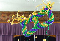 Mardi Gras mask balloon bculpture