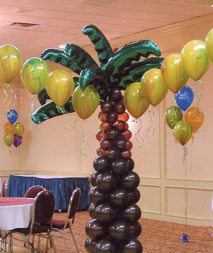 Palm tree balloon sculpture